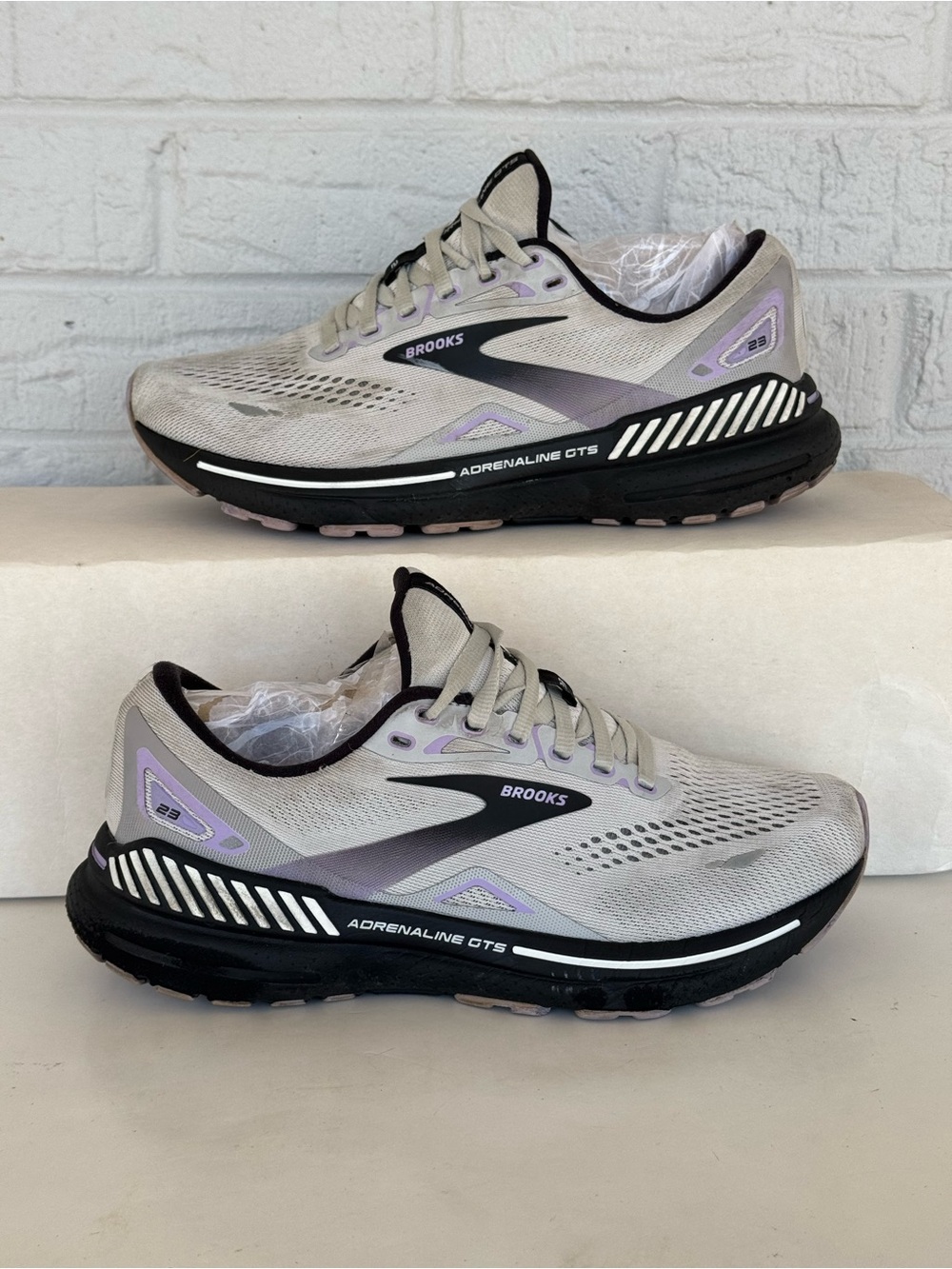 Brooks Adrenaline GTS 23 Shoes Women's 7.5